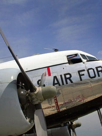 Fotobehang – 016.17 Old U.S. Airforce Flight
