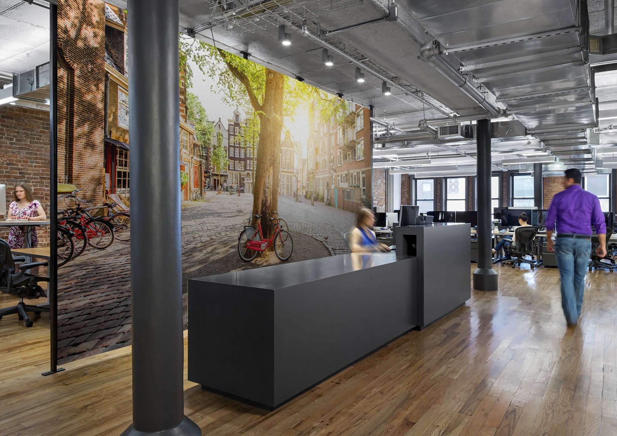 Amsterdam Straat met Fiets in Zonlicht