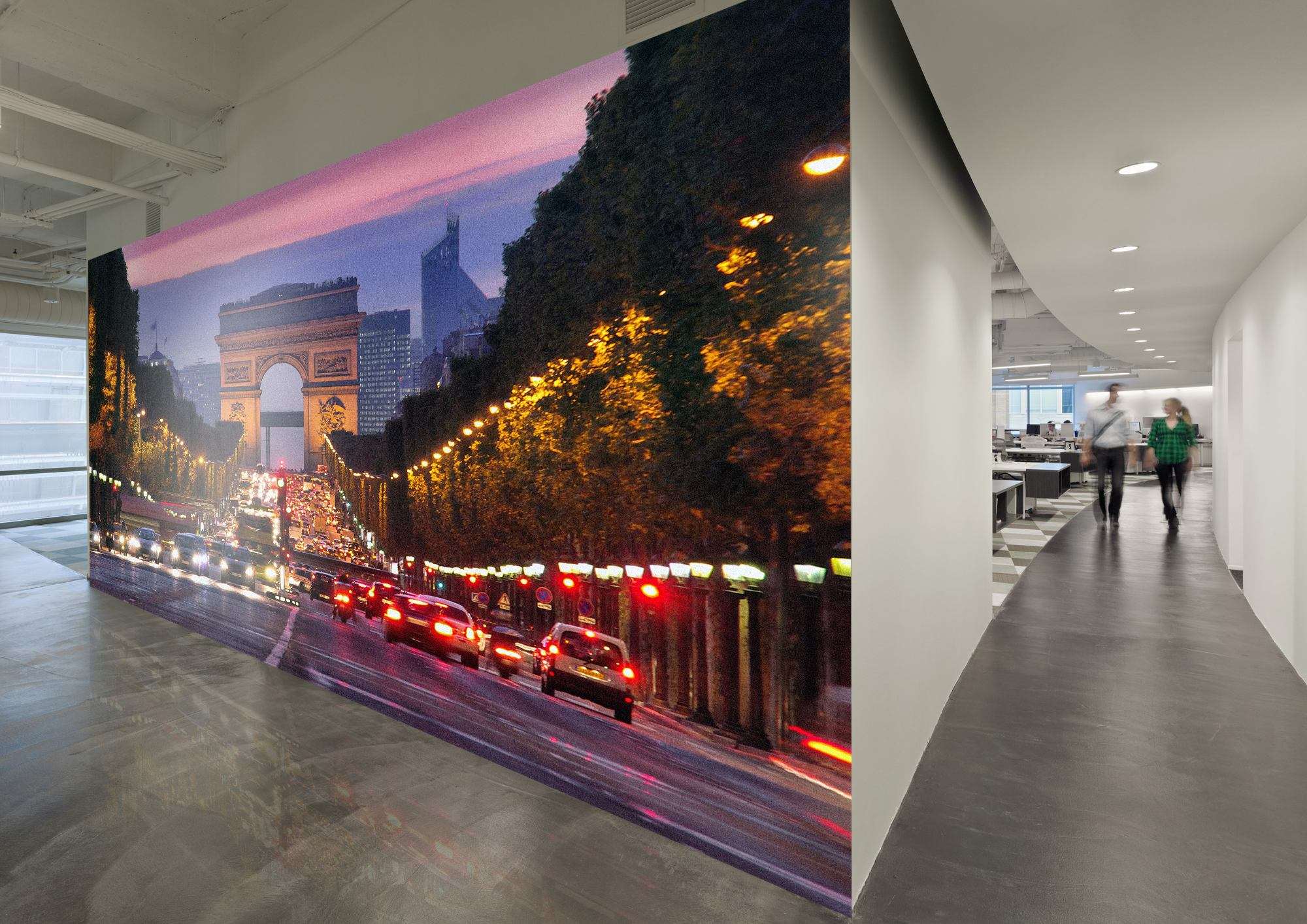 Arc de Triomphe bij Avond met Verkeer