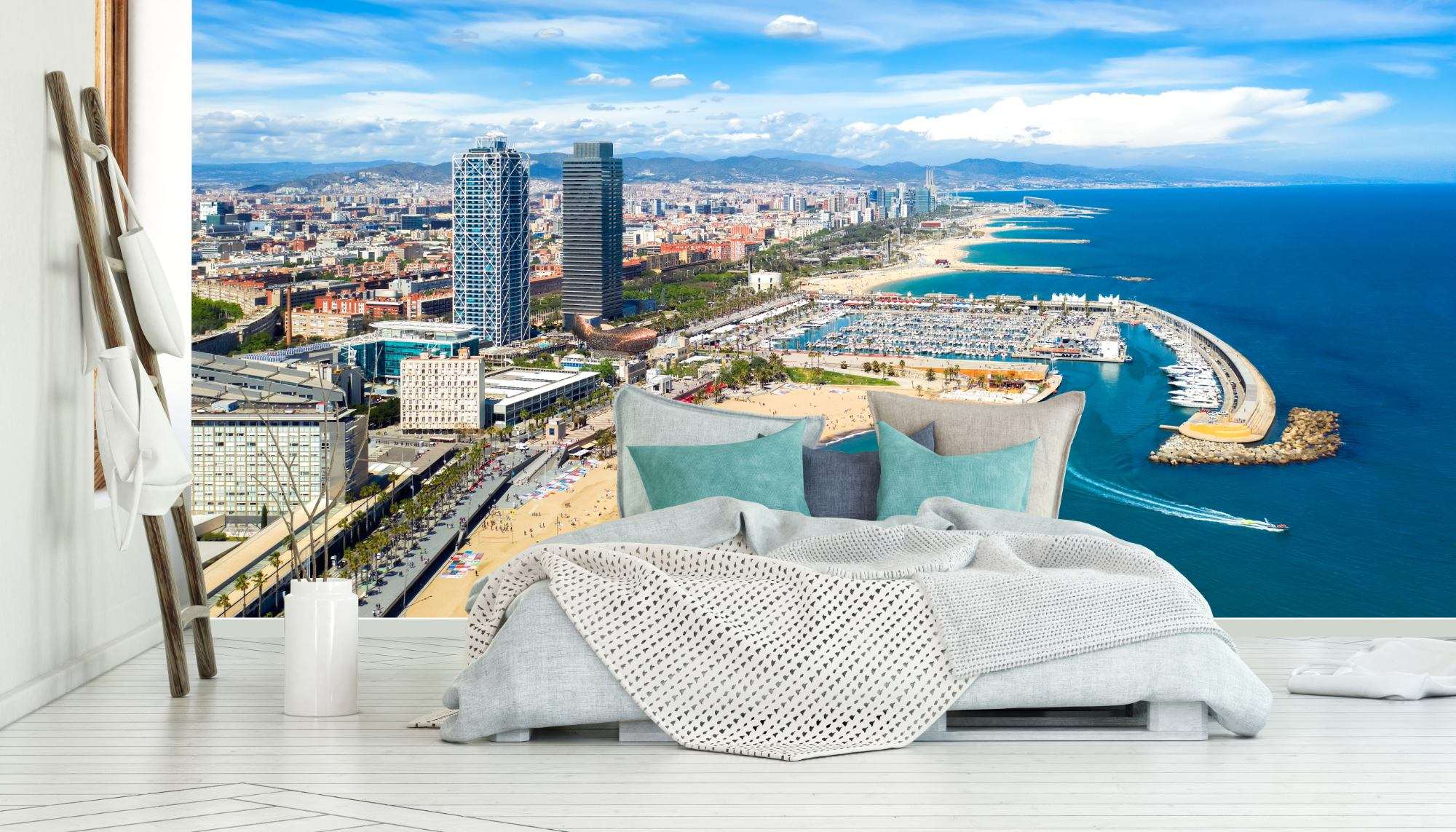 Barcelona Strand en Skyline met Jachthaven