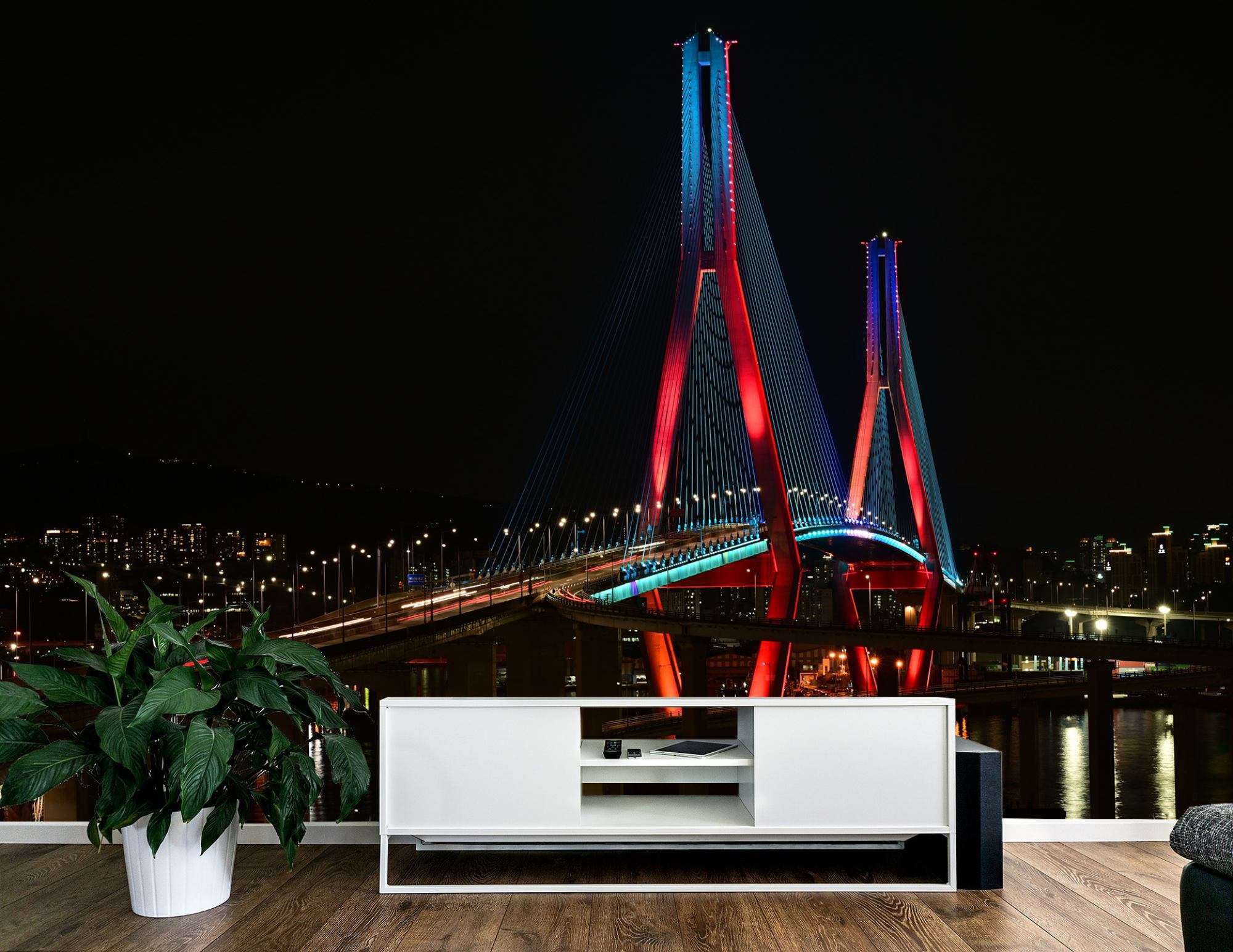 Moderne Brug met Rode en Blauwe Verlichting