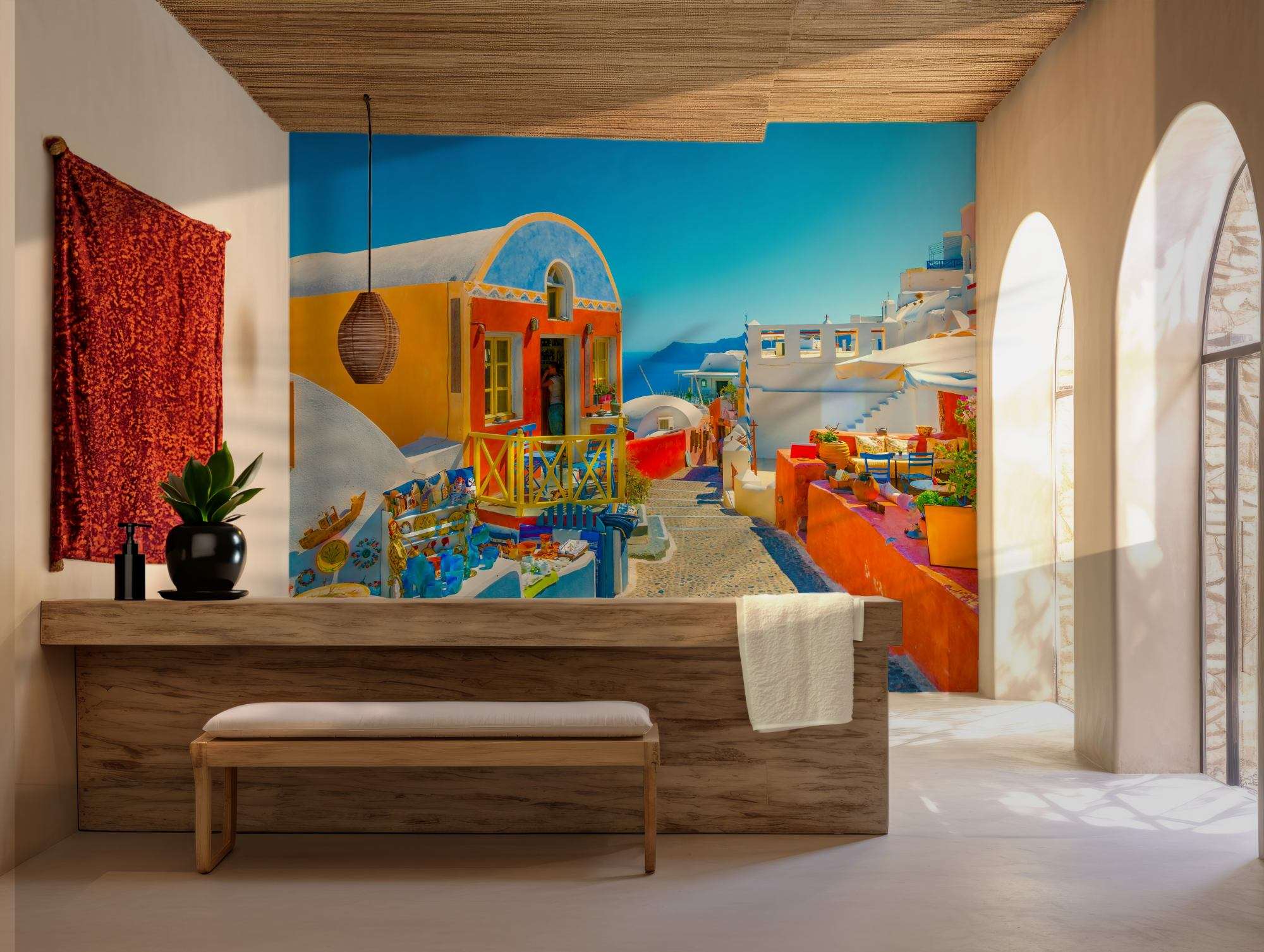 Santorini Straat met Gele Gevel en Blauwe Accenten