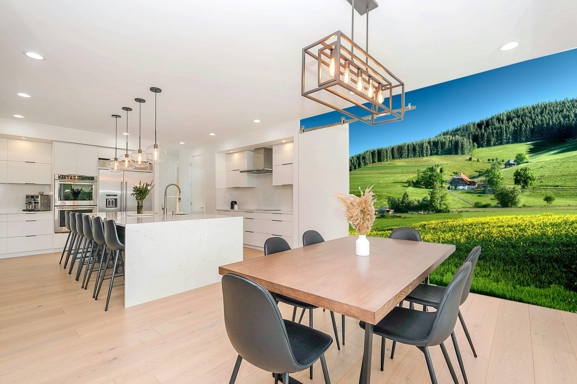 Fotobehang Landelijk Landschap met Groene Weiden en Bloeiende Koolzaadvelden